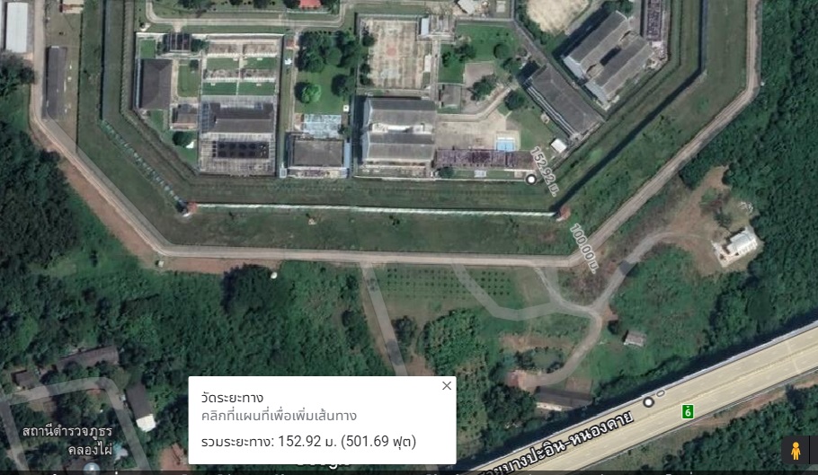 การทำหลังคาครอบทางด่วนสายบางปะอิน-นครราชสีมา ตอนผ่านเรือนจำคลองไผ่ เพื่ออะไร หลายคนแสดงความเห็นมั่วซั่วอ้างว่าไม่ให้ขว้างยาเสพติดเข้าไปได้..เวรกรรมความคิด