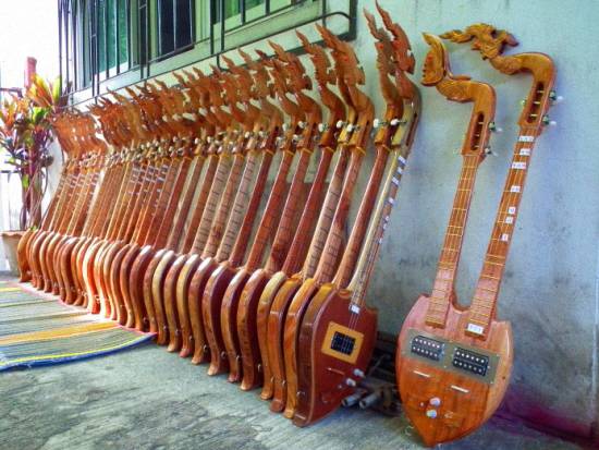 ใครอยากซื้อพิณ ตามสะดวกนะ