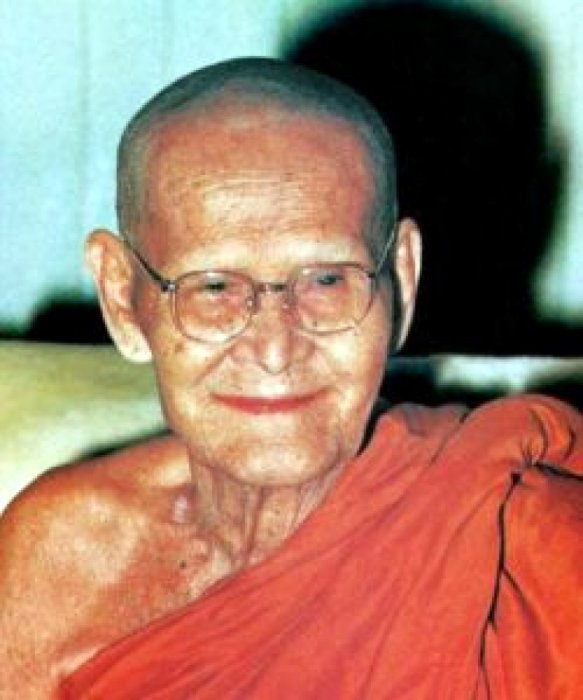 ประทับใจบทความนี้ "หลวงปู่ชอบ กับ หลวงปู่ขาว รอรับเสด็จฯ เช้าจรดเย็นก็ไม่เห็นมา มีแต่ทหารสองพ่อลูกมานั่งเป็นเพื่อนตั้งนาน"